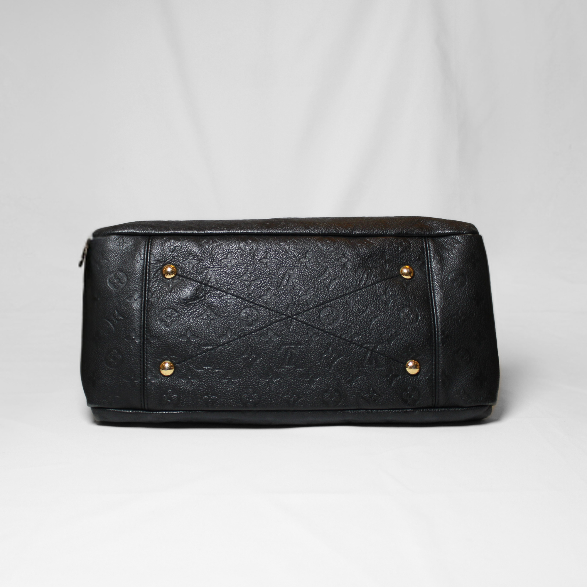 Louis Vuitton Monogram Artsy MM bag