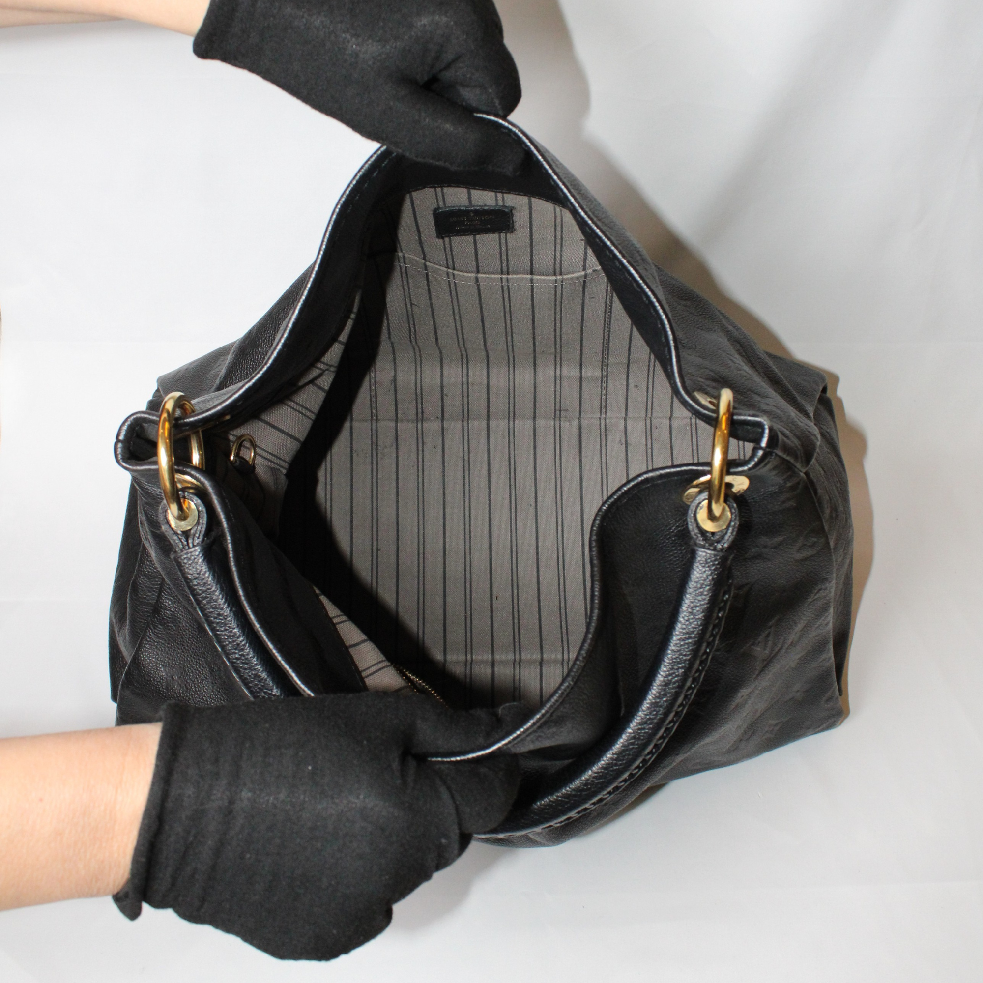 Louis Vuitton Monogram Artsy MM bag