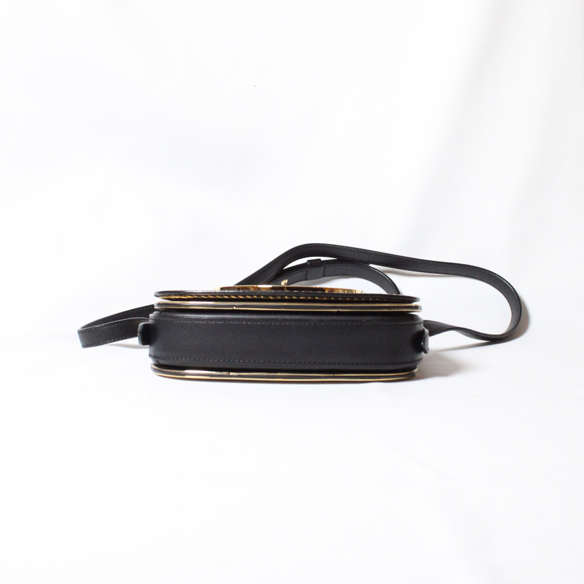 Salvatore Ferragamo satchel en piel negra