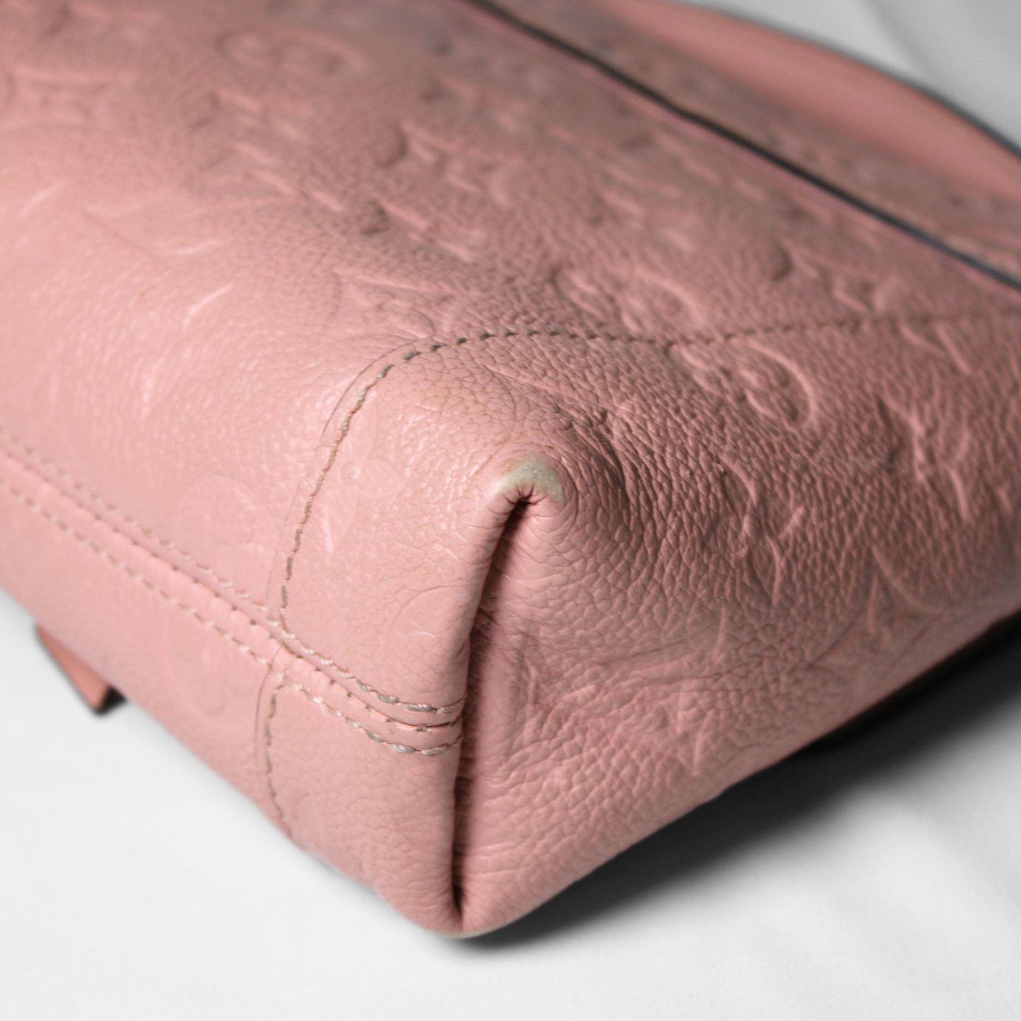 Louis Vuitton Blanche Shoulder Bag